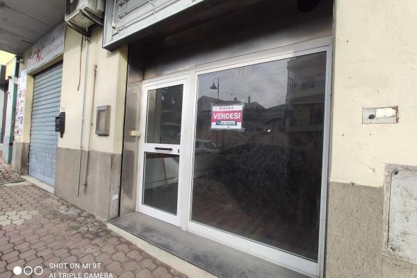 Negozio in Via Napoli 79, Lariano, {3} - Foto 1