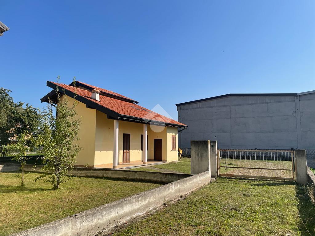 Villa in vendita a Oleggio