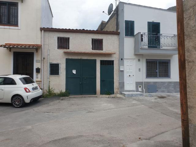 Warehouse in Via Saitta Longhi  130, Palermo - Photo 1