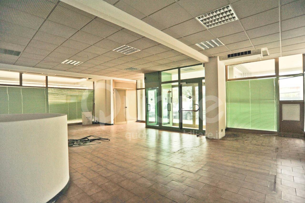 Negozio in Via Emilia 75, Udine - Foto 1