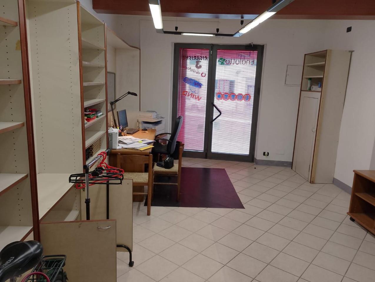 Negozio in , Lucca, {3} - Foto 1
