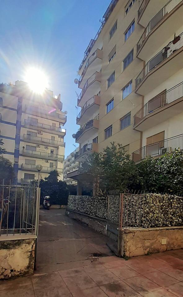 Magazzino in Via Umberto Giordano 202, Palermo, {3} - Foto 2