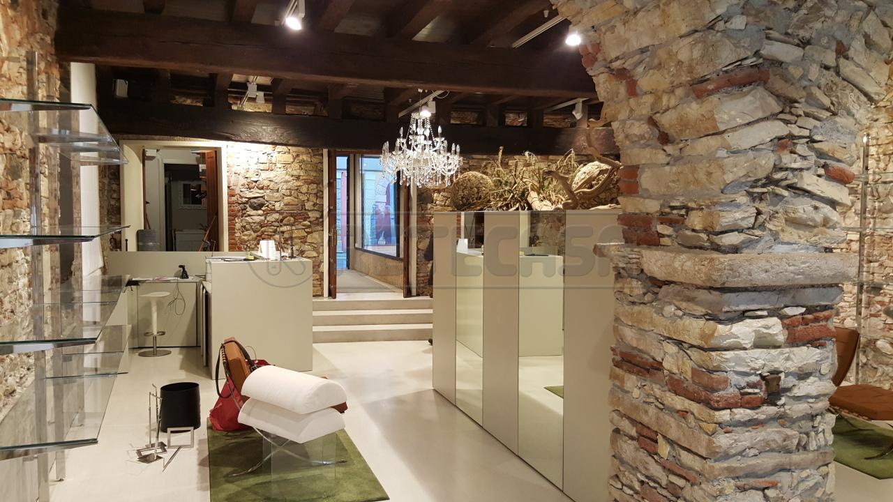 Palazzina commerciale in , Valdagno, {3} - Foto 1