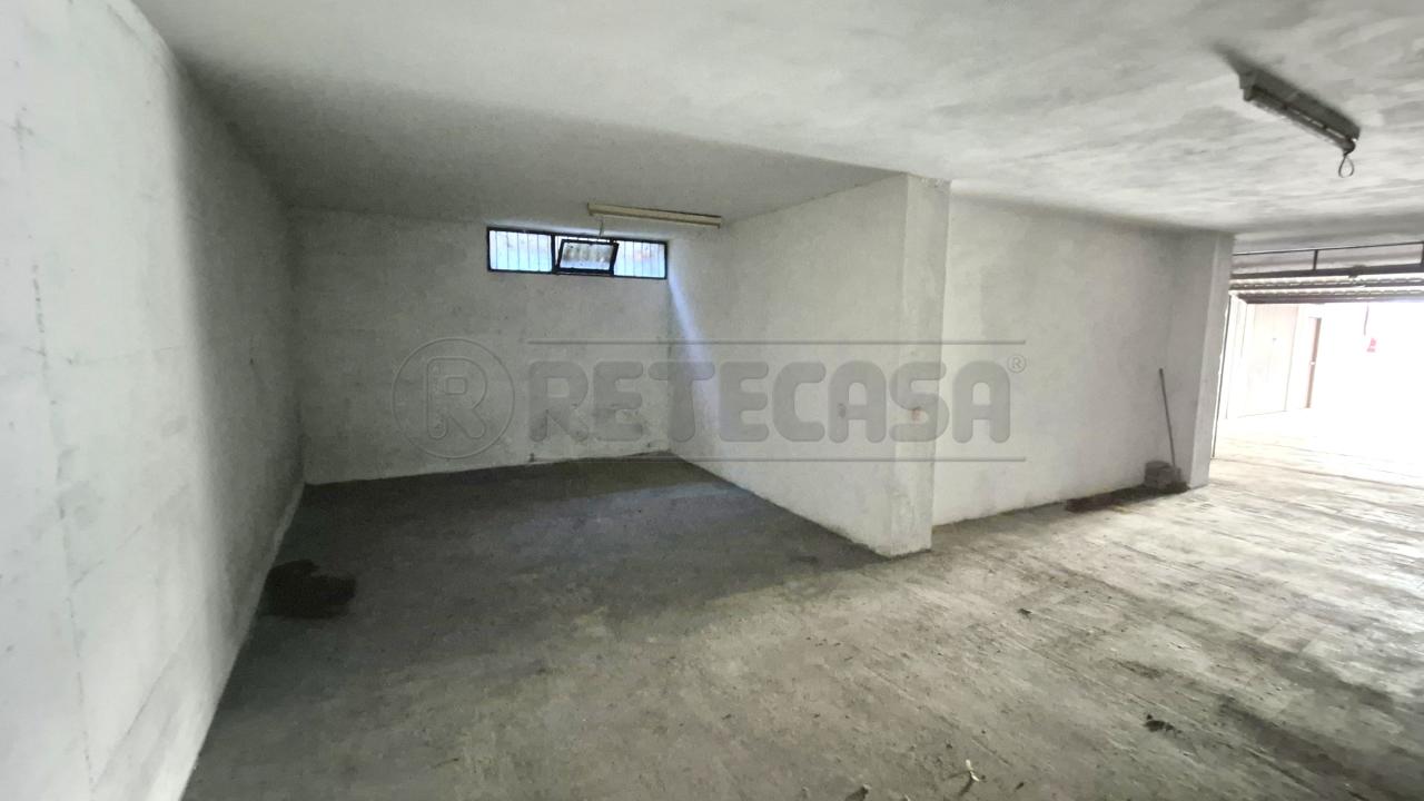 Parcheggio chiuso in , Valdagno, {3} - Foto 1