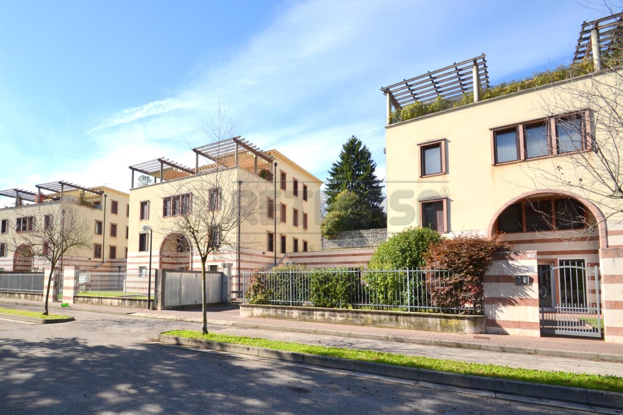 Parcheggio chiuso in , Valdagno, {3} - Foto 1