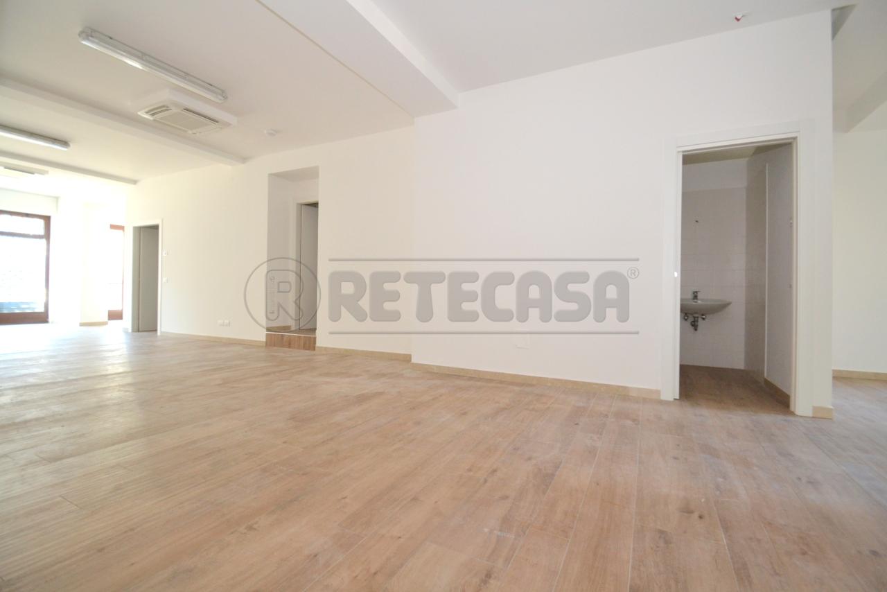 Palazzina commerciale in , Valdagno, {3} - Foto 2