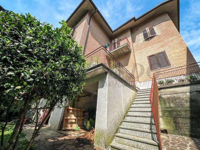 Detached house in Via Vicenza, Cesano Maderno - Photo 1