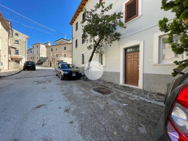 Vierzimmerwohnung in Via Giovanni Milanetti 1, Rocca di Mezzo - Foto 1