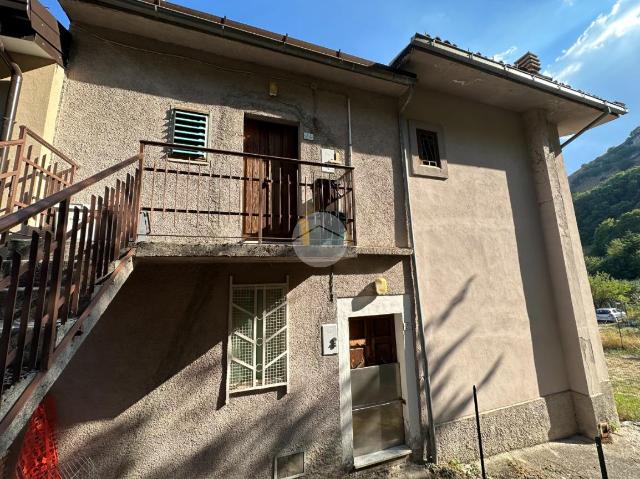 2-room flat in Via della Perella, Rocca di Cambio - Photo 1