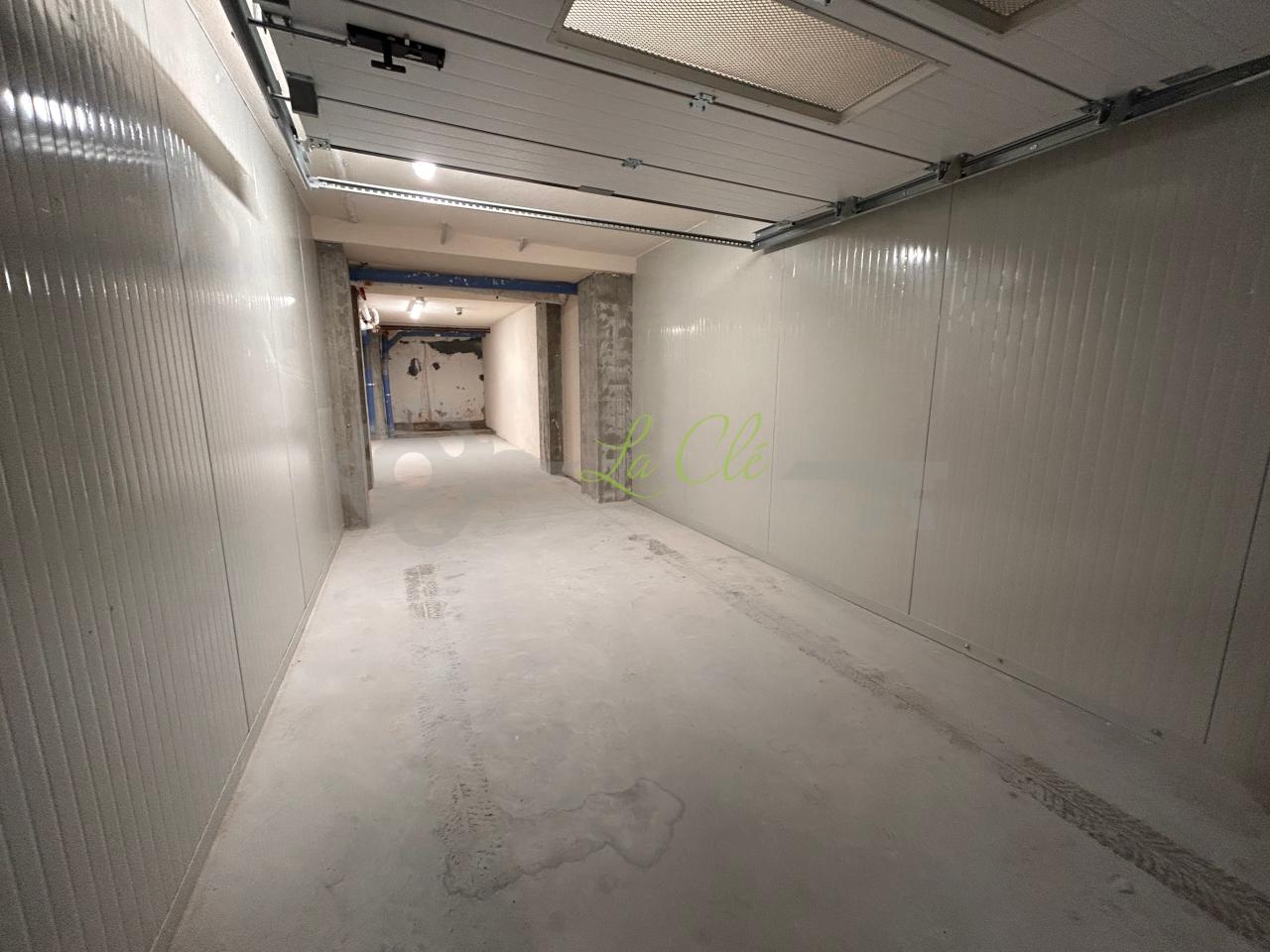 Parcheggio chiuso in Via Circonvallazione 53, Courmayeur, {3} - Foto 1