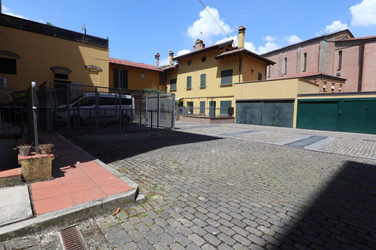 Parcheggio chiuso in , Bologna - Foto 1