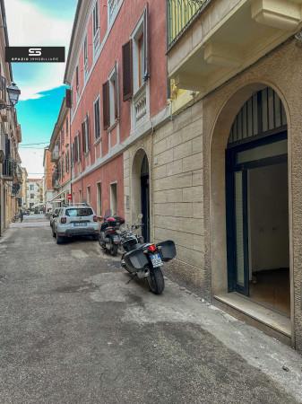 Negozio in Via Filippi Pepe 19, Teramo, {3} - Foto 1