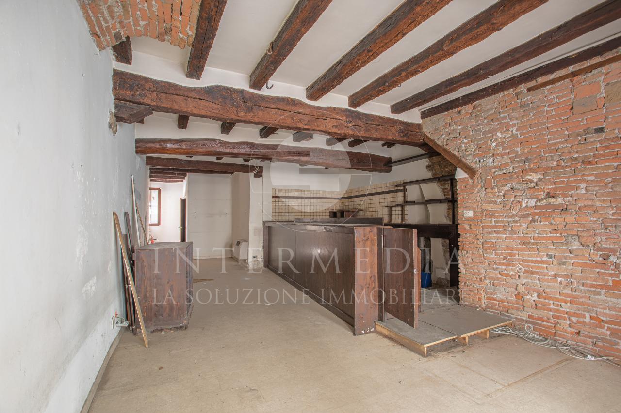 Palazzina commerciale in Via Carlo Cattaneo 46, Brescia, {3} - Foto 2