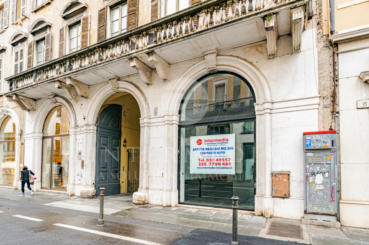 Palazzina commerciale in Via Gramsci 13, Brescia, {3} - Foto 1