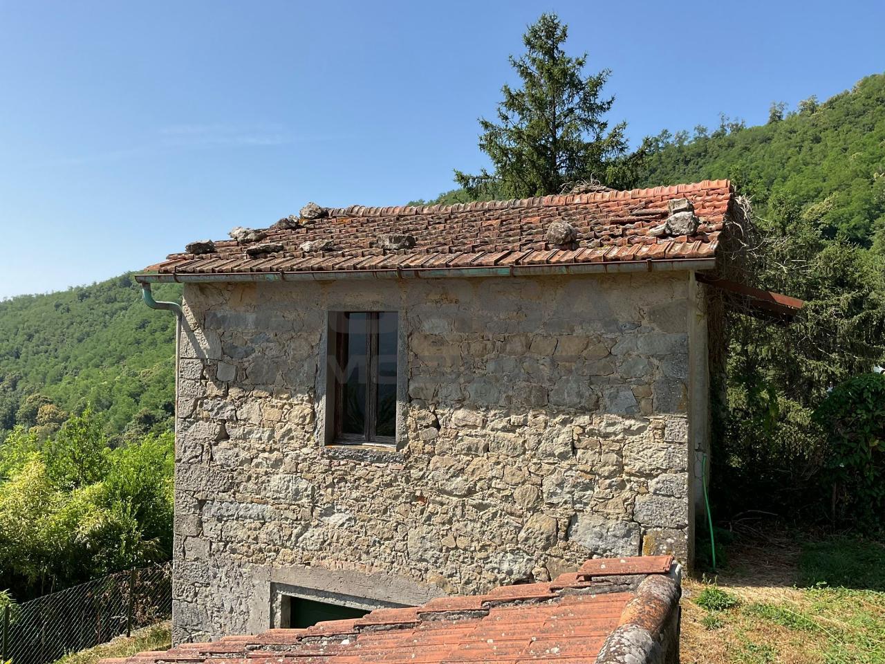 casa indipendente in vendita a Pistoia in zona Cireglio