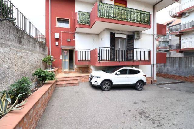 4-room flat in Via Santa Maria La Stella, Aci Sant'Antonio - Photo 1