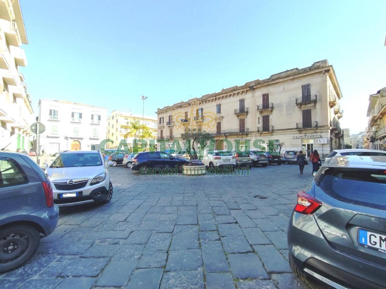 Esercizio commerciale in Piazza Clemenziano, Nola, {3} - Foto 2