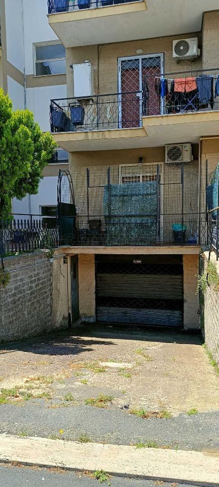 Parcheggio chiuso in Via Adorno Bruschi 17, Cerveteri, {3} - Foto 2