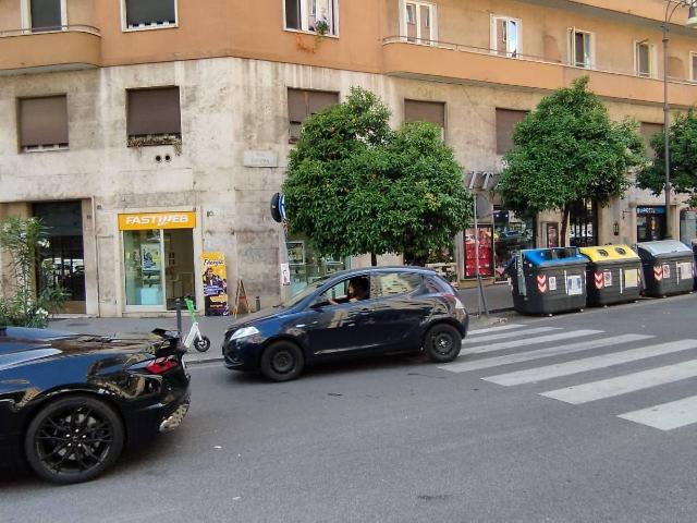 Geschäft in {3}, Piazzale delle Provincie - Foto 1