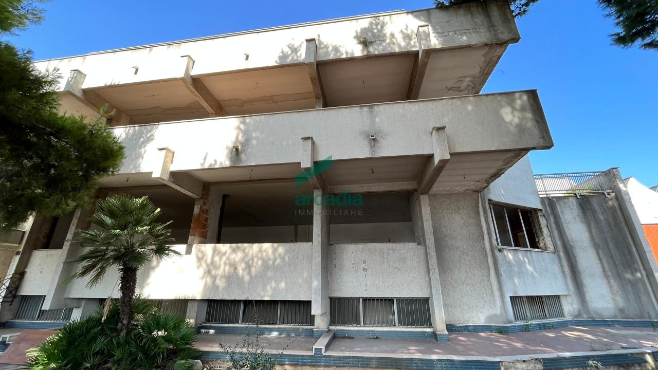 Capannone in Viale Europa, Bari, {3} - Foto 1