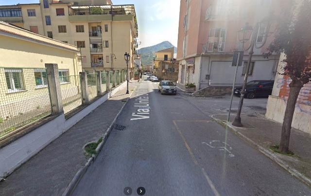 Geschäft in Via Unità d'Italia, Baronissi - Foto 1