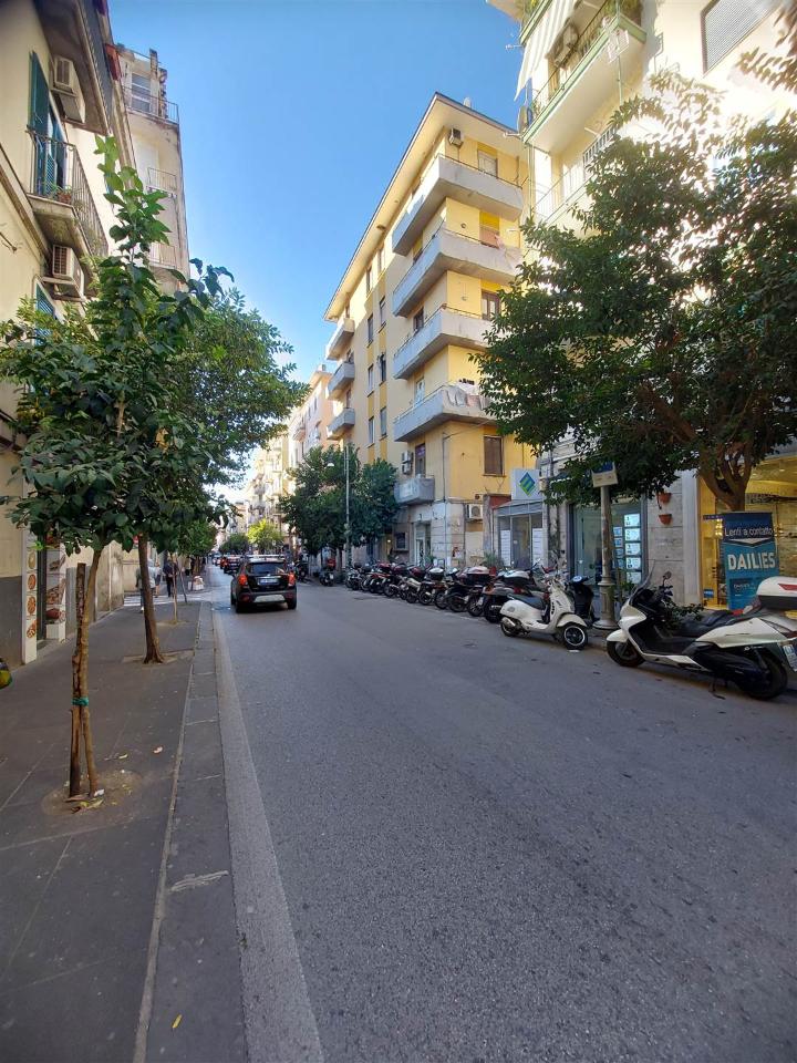 Negozio in Via Carmine, Salerno, {3} - Foto 1