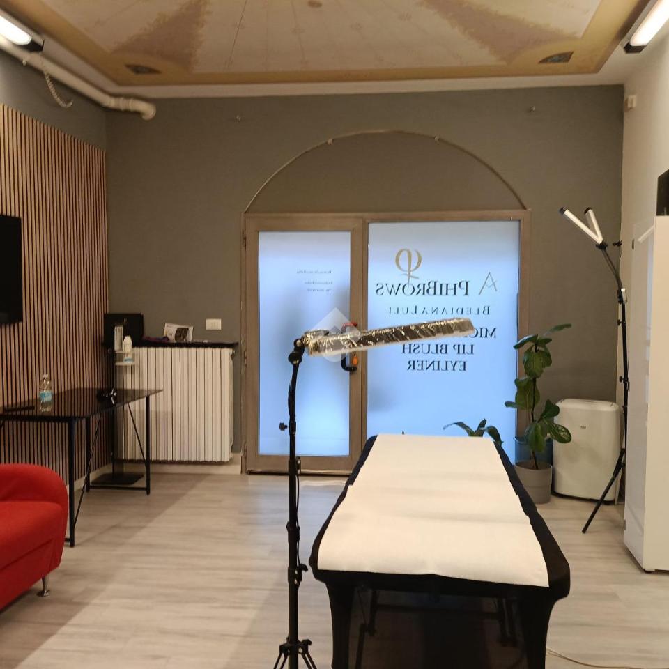 Negozio in Viale Carducci 105, Cesena, {3} - Foto 2