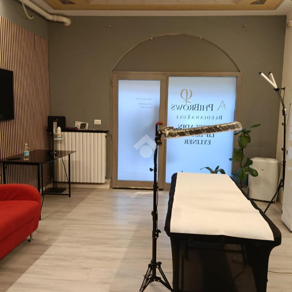 Negozio in Viale Carducci 105, Cesena, {3} - Foto 1