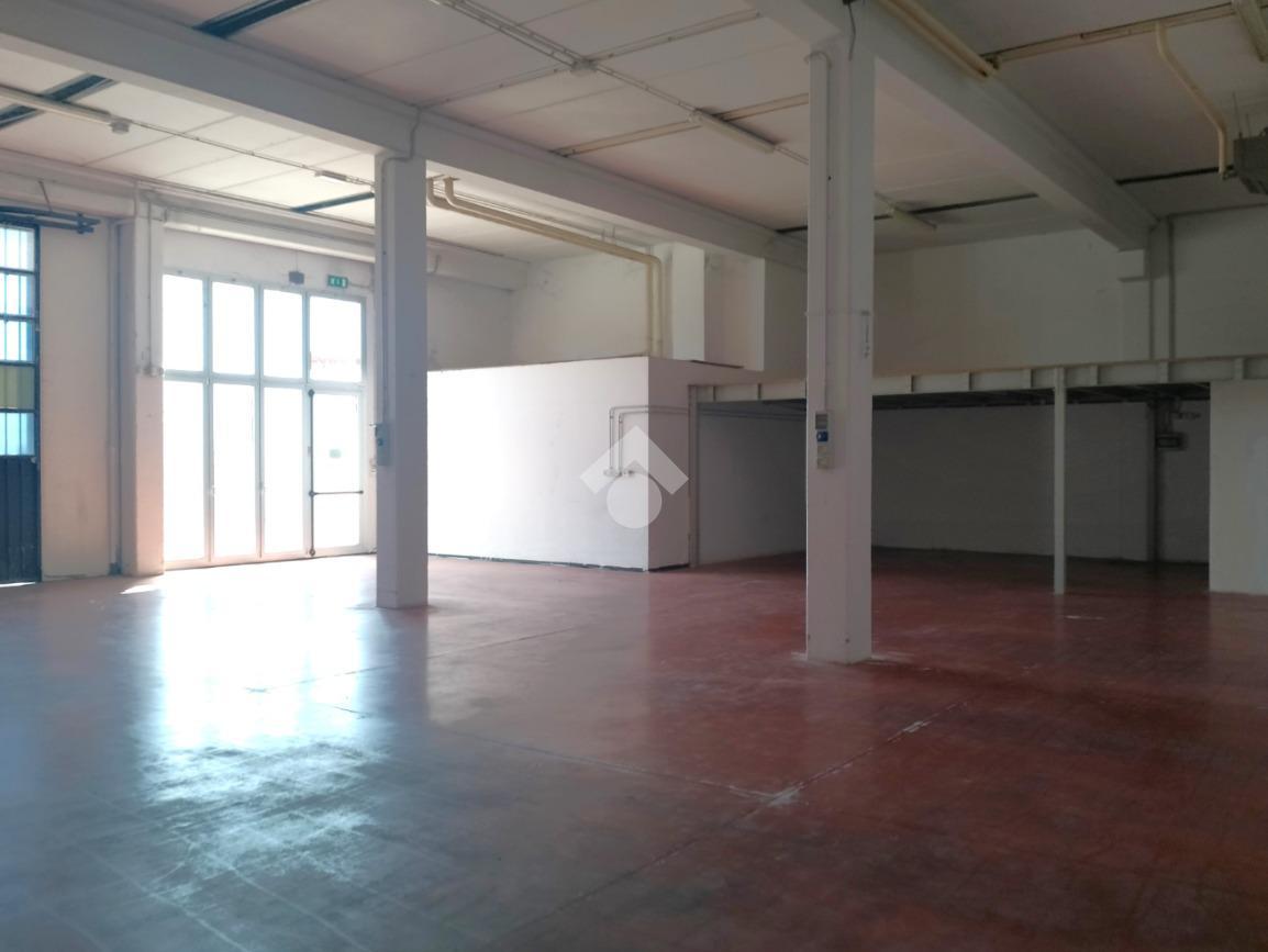 Capannone in Via Bucci 231, Cesena, {3} - Foto 1
