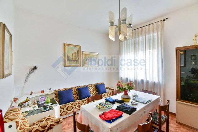 3-room flat in Via Matteucci, Seregno - Photo 1