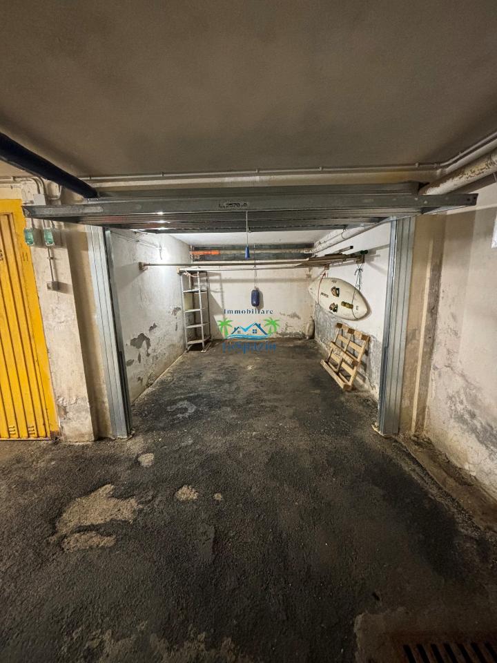 Parcheggio chiuso in Via Aurelia  68, Andora, {3} - Foto 1