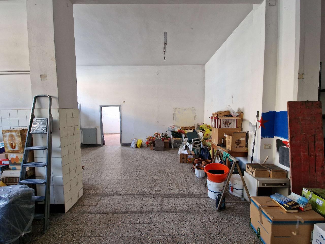 Magazzino in Via Napoleona 84, Como, {3} - Foto 1