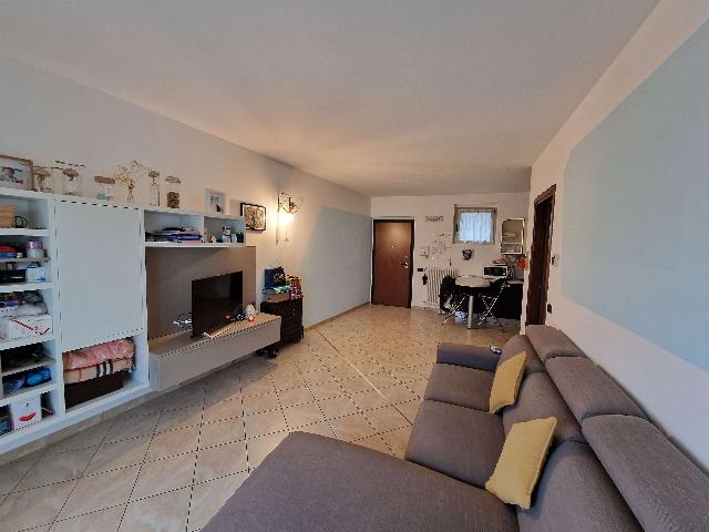 2-room flat, Turate - Photo 1