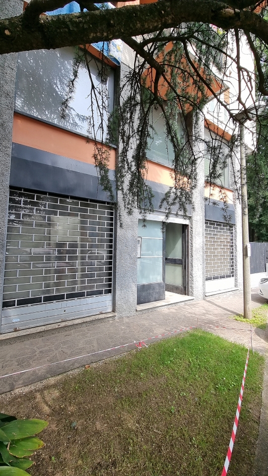Negozio in Via Francesco Petrarca 19, Brugherio, {3} - Foto 1