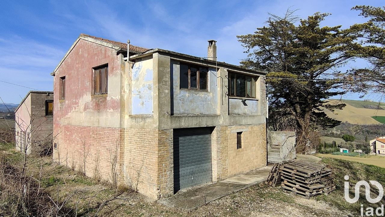 Casa indipendente in vendita a Montalto Delle Marche