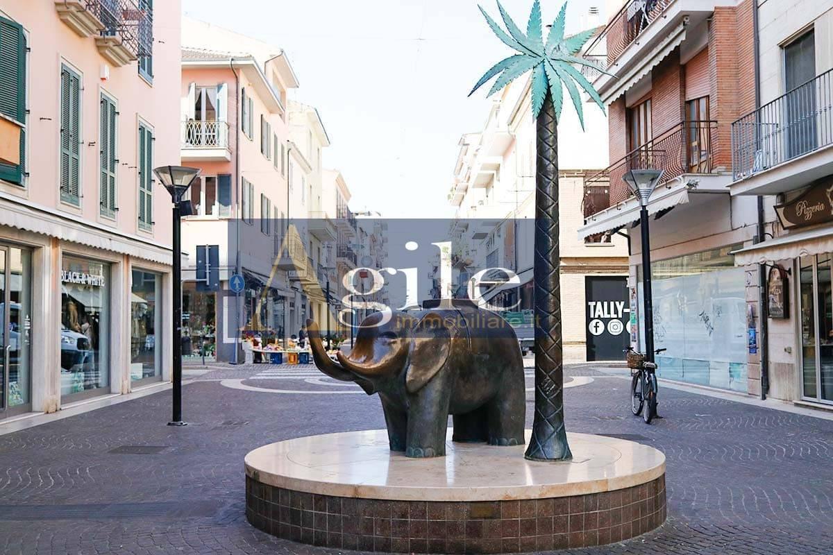 Negozio in Via Montebello, San Benedetto Del Tronto, {3} - Foto 2
