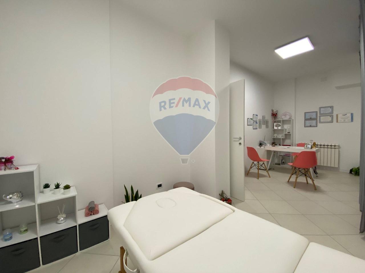 Negozio in Via delle Betulle 21, Rosciano - Foto 1