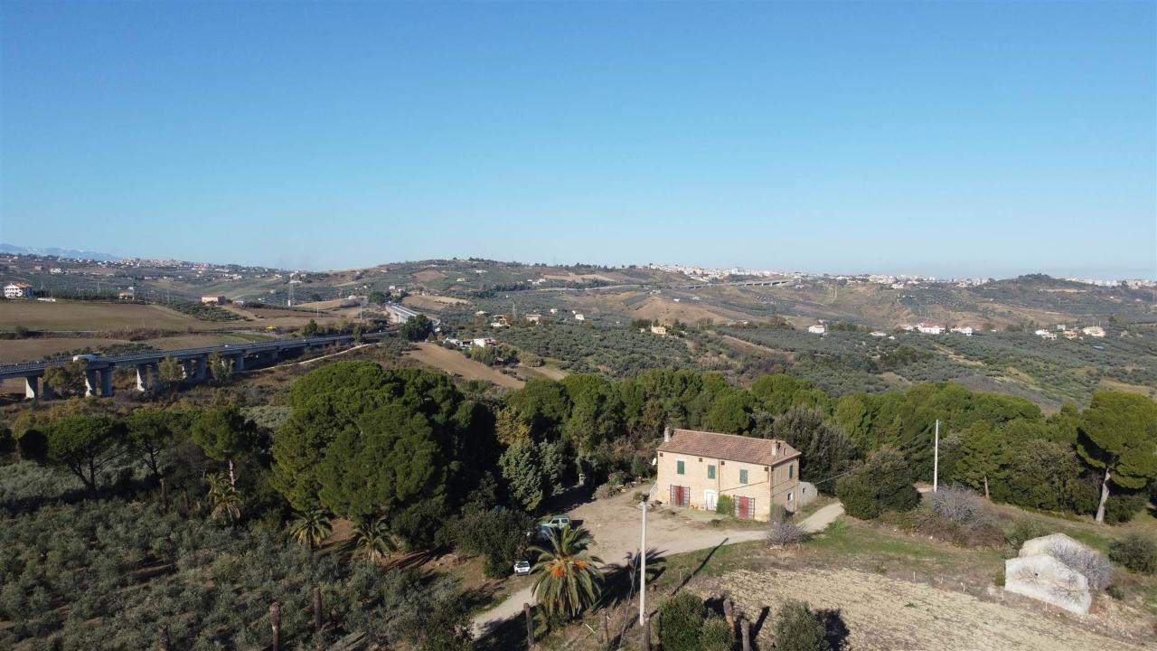 Azienda agricola in Via Selvotta, Vasto, {3} - Foto 1