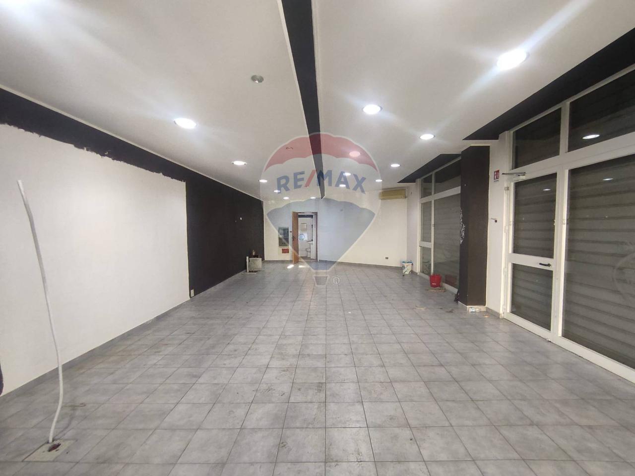 Negozio in Viale Zecchino 106, Siracusa - Foto 1