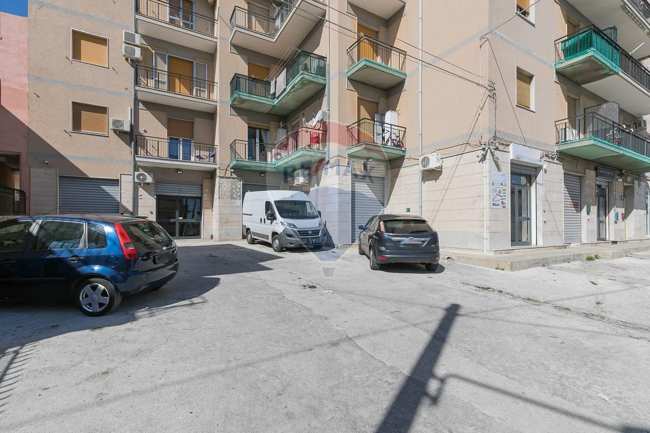 Negozio in Via dei Servi di Maria 13/15, Siracusa - Foto 1