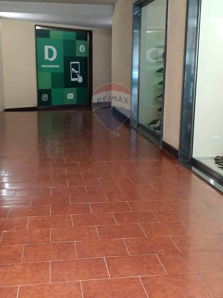 Esercizio commerciale in Via del Colle Temenite 10-12, Siracusa, {3} - Foto 2