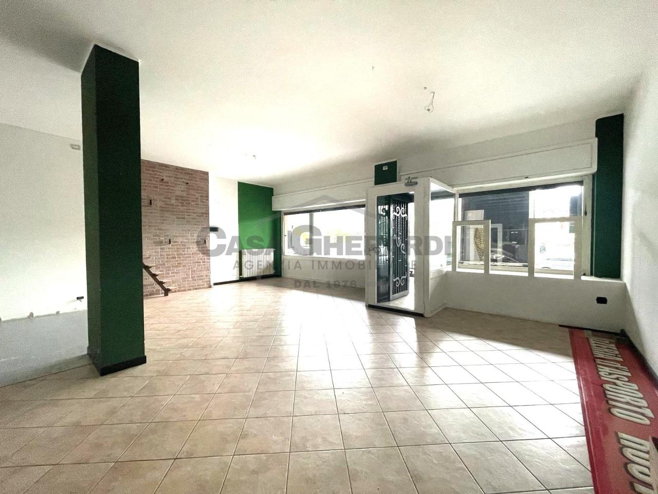 Negozio in , Caprino Bergamasco, {3} - Foto 2