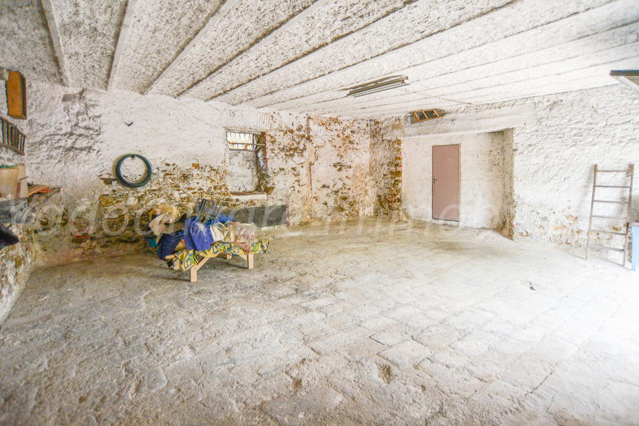 Magazzino in Via Montenero, Vado Ligure, {3} - Foto 2