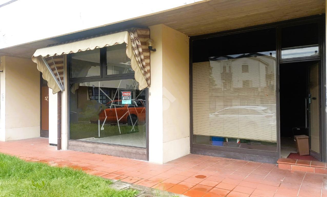 Negozio in Piazza della Repubblica 6, Torrile, {3} - Foto 1