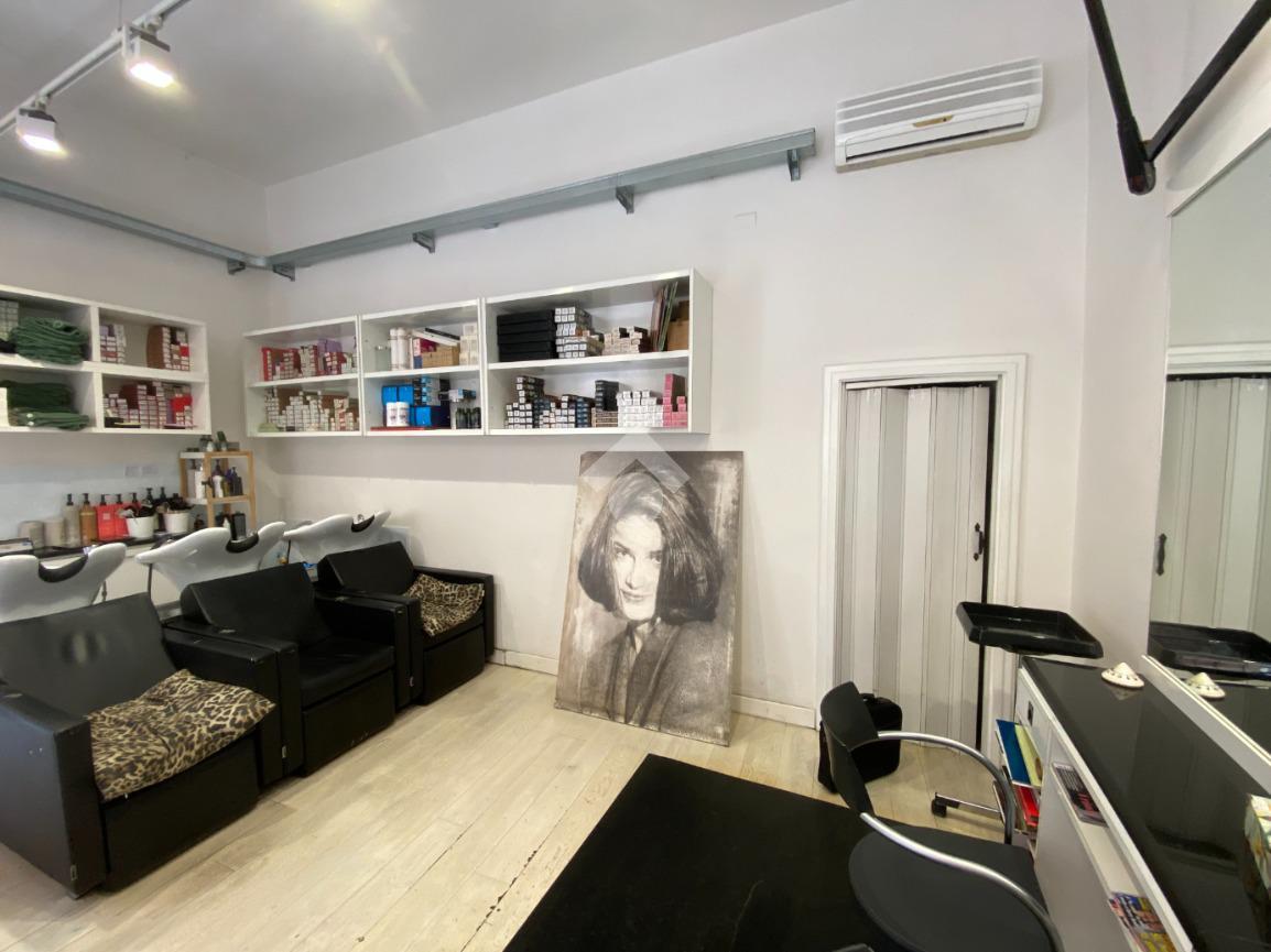 Negozio in Str. Petrarca 18, Parma, {3} - Foto 1