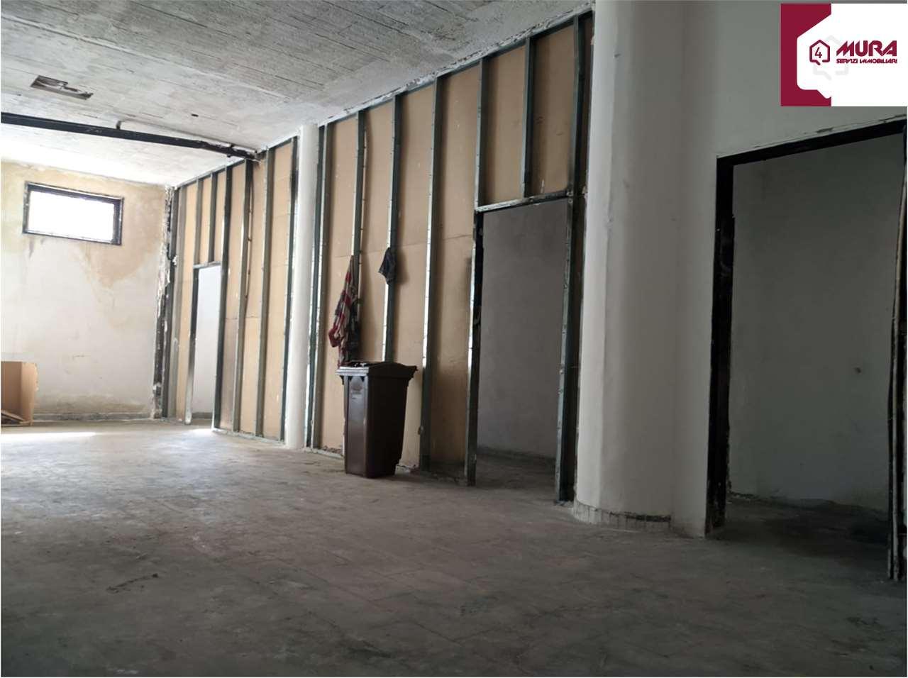 Magazzino in Via De Chirico, Aversa - Foto 1