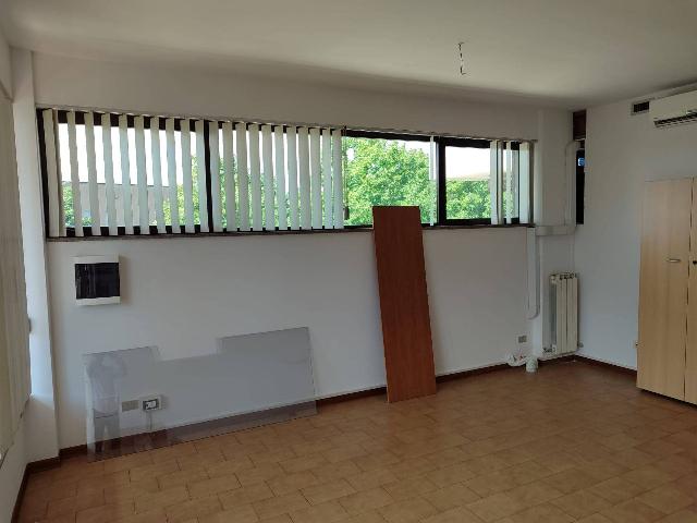 Shared office in Via Tomaso Albinoni, Perugia - Photo 1