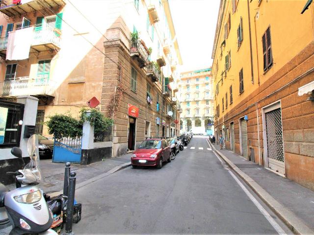 Negozio in Via Alfredo Carzino 10, Genova - Foto 1