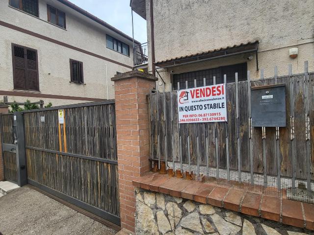 Vierzimmerwohnung in Via Val di Susa 1, Mentana - Foto 1