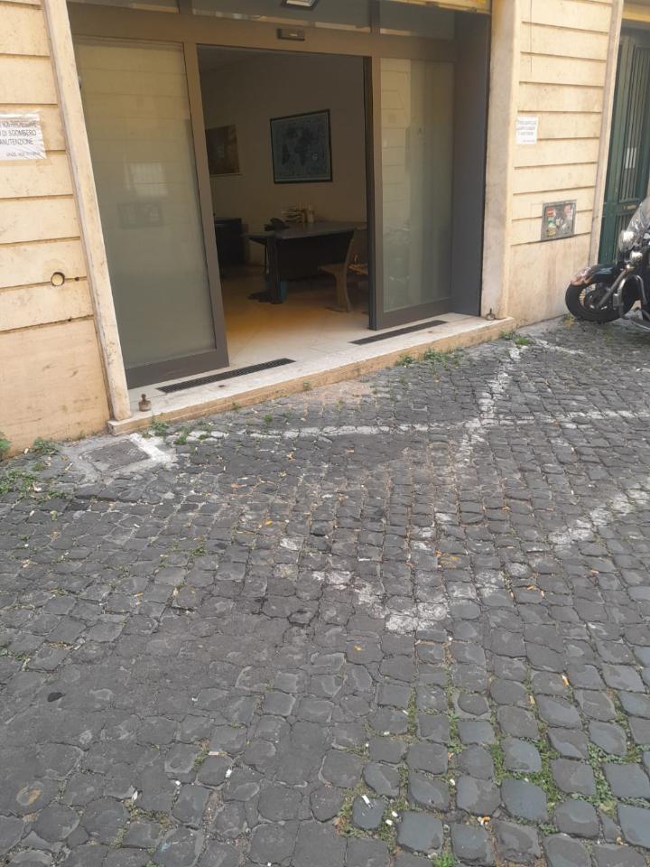 Negozio in affitto a Roma